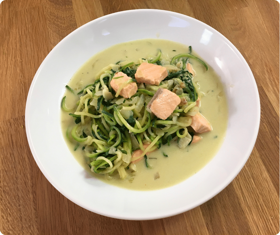 ZucchininudelnZoodles mit Lachs