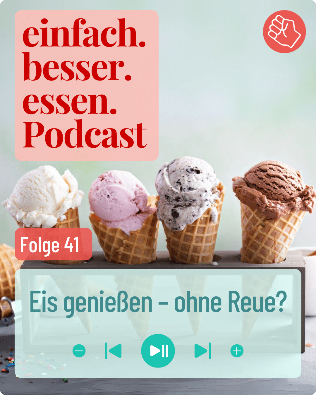 Verschiedene Sorten an Eiskugeln sind in Eistüten nebeneinander aufgereiht.