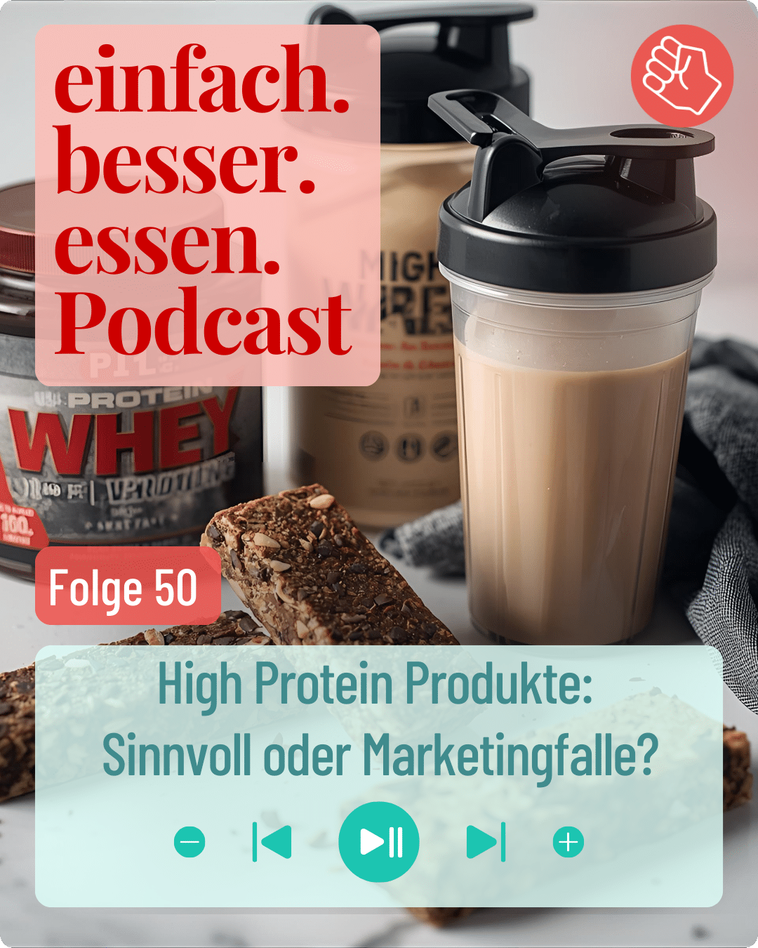 Eiweißpulver, Eiweißshake und Eiweißriegel liegen auf einem Tisch.