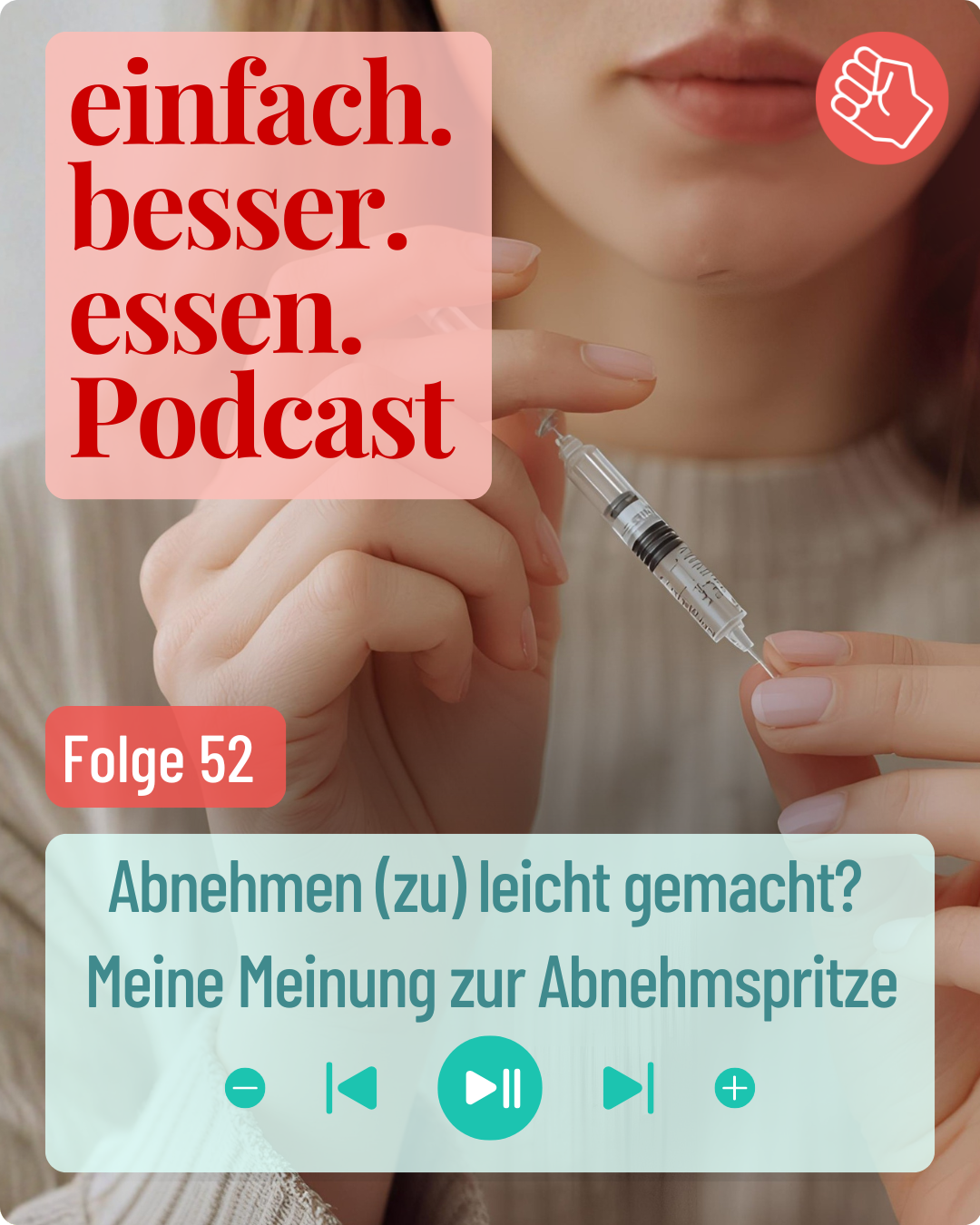 Frau hält eine Abnehmspritze in der Hand