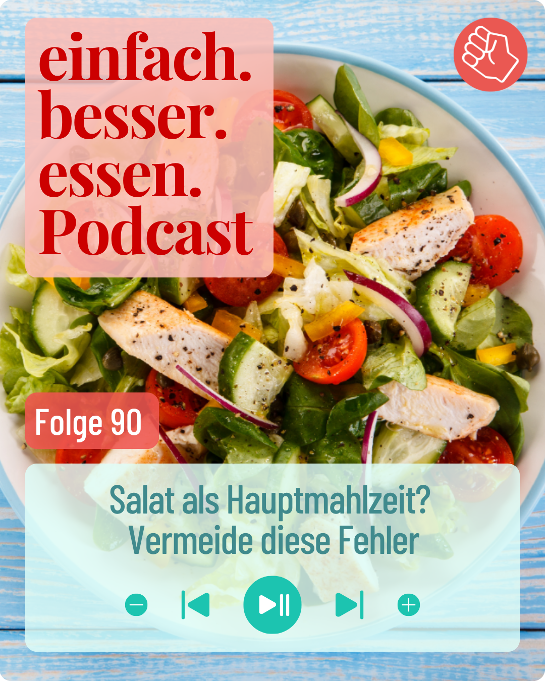 Salat als Hauptspeise in einer Schüssel steht auf einem Holztisch.